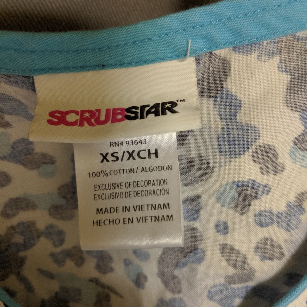 Blue pattern scrub top - Picture 2 of 3